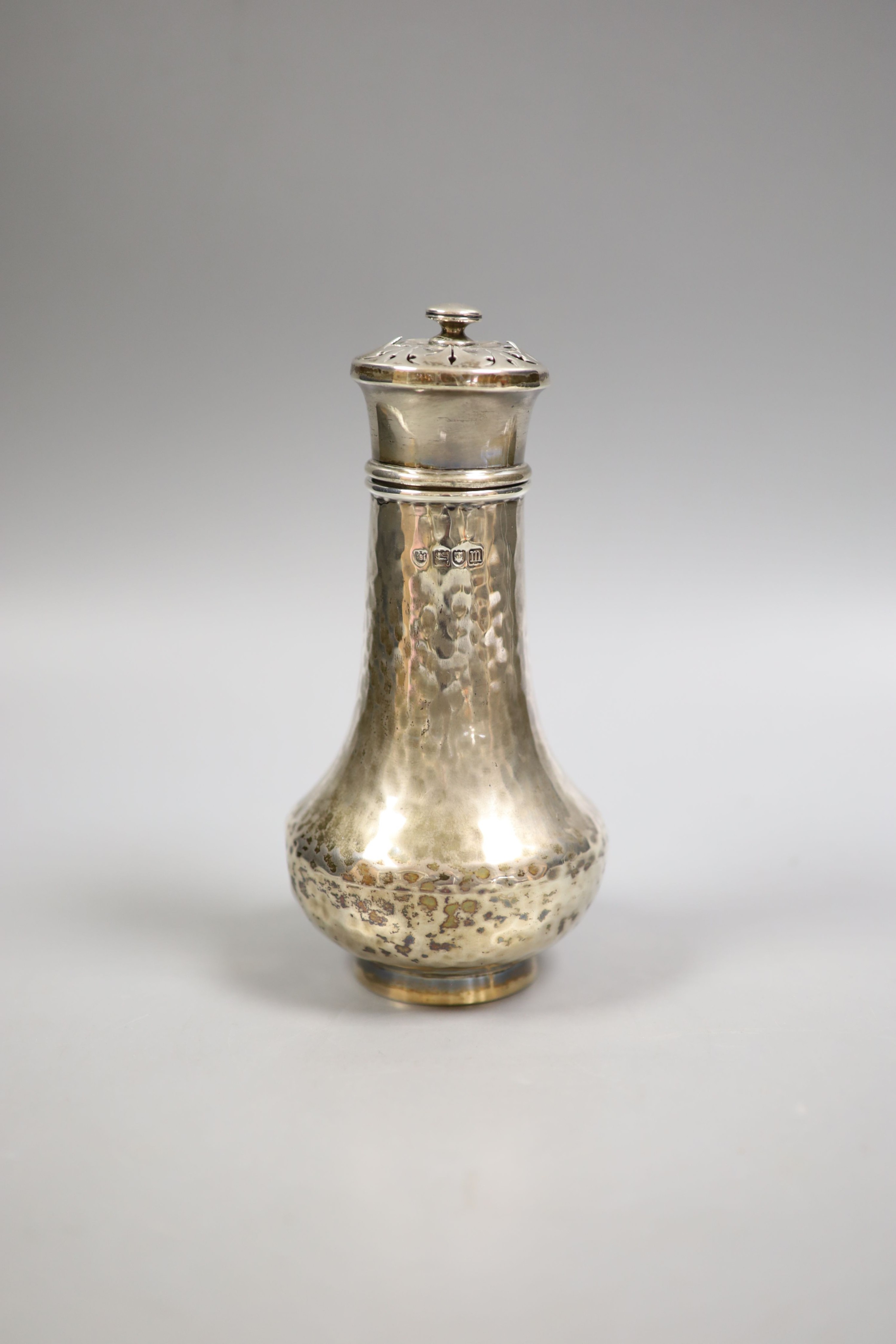 An Edwardian planished silver baluster sugar caster, Edward Barnard & Sons Ltd, London, 1907, 17.2cm, 6oz.